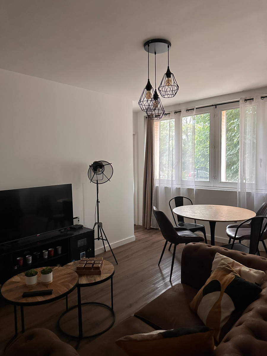 
                                                Location
                                                 Bel appartement meublé T3 54.08m² à GRENOBLE