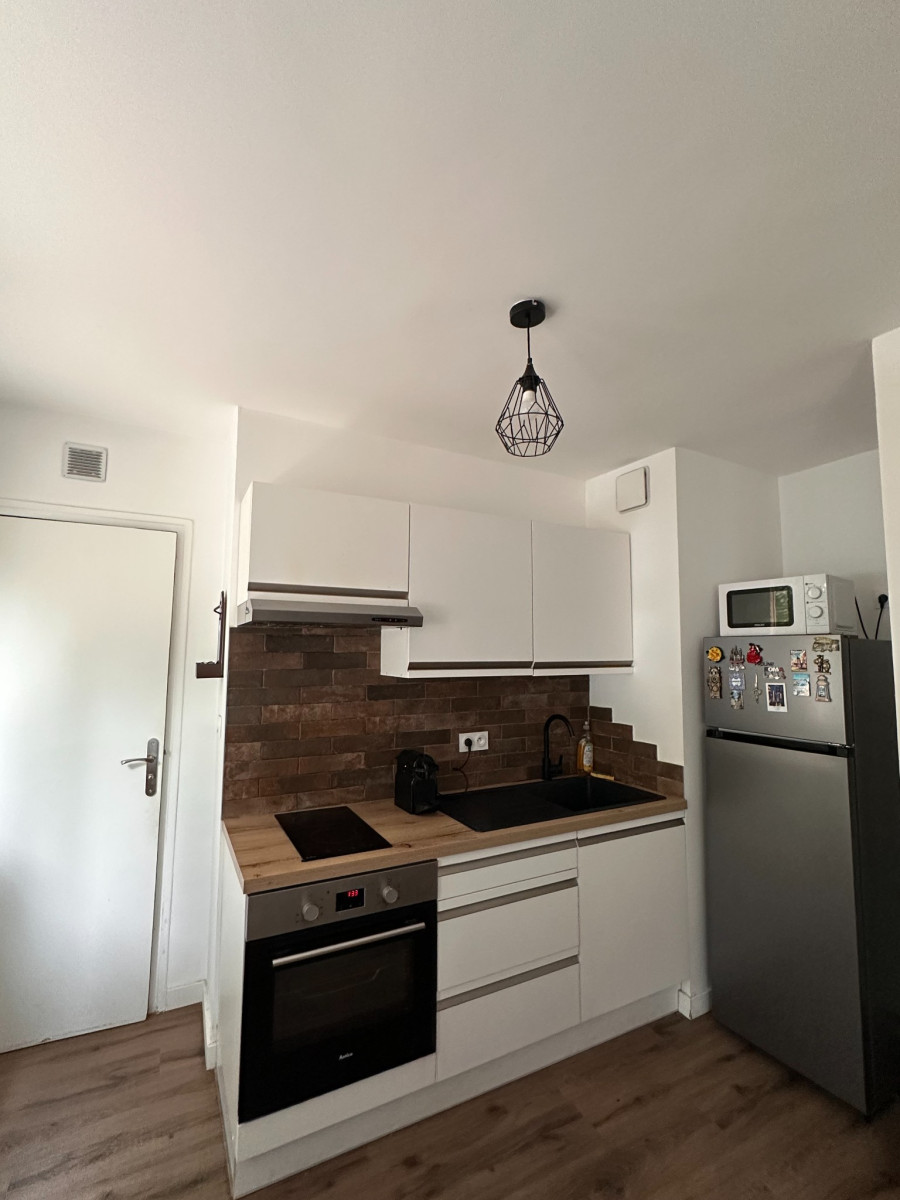 
                                                Location
                                                 Bel appartement meublé T3 54.08m² à GRENOBLE