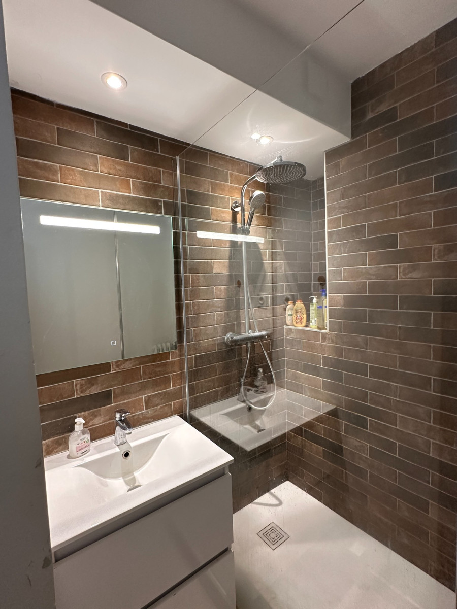 
                                                Location
                                                 Bel appartement meublé T3 54.08m² à GRENOBLE