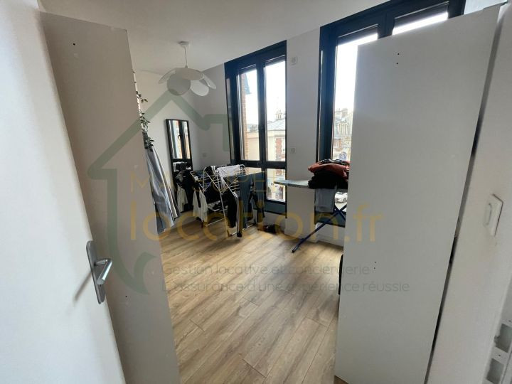 
                                                Location
                                                 Bel appartement moderne de 84m2