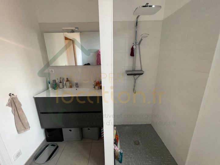 
                                                Location
                                                 Bel appartement moderne de 84m2