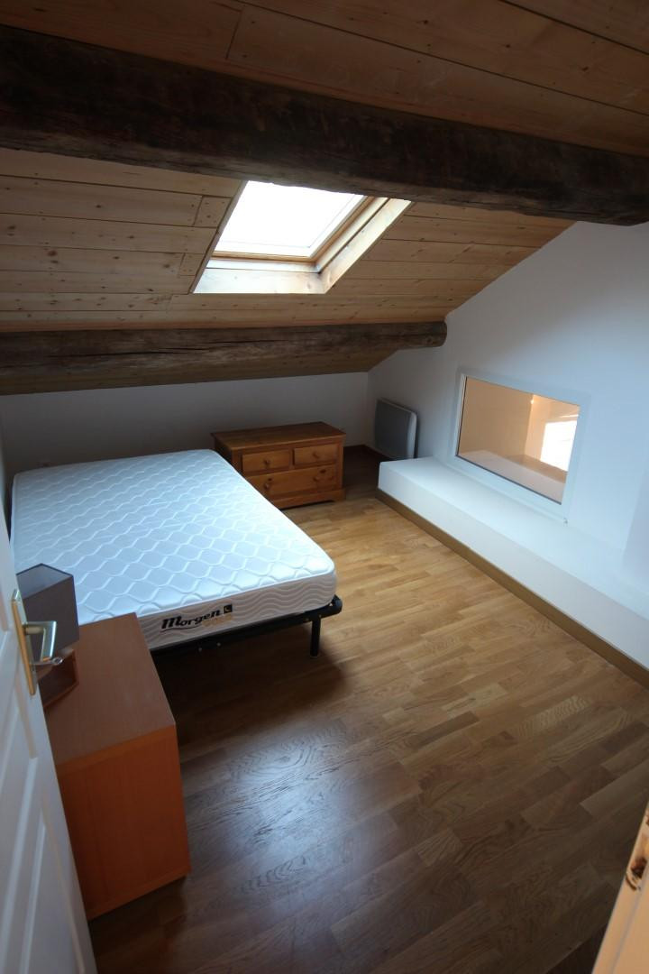 
                                                Location
                                                 Bel appartement parquet et poutres apparentes