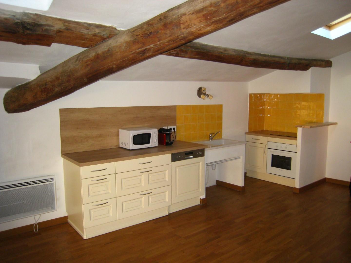 
                                                Location
                                                 Bel appartement parquet et poutres apparentes