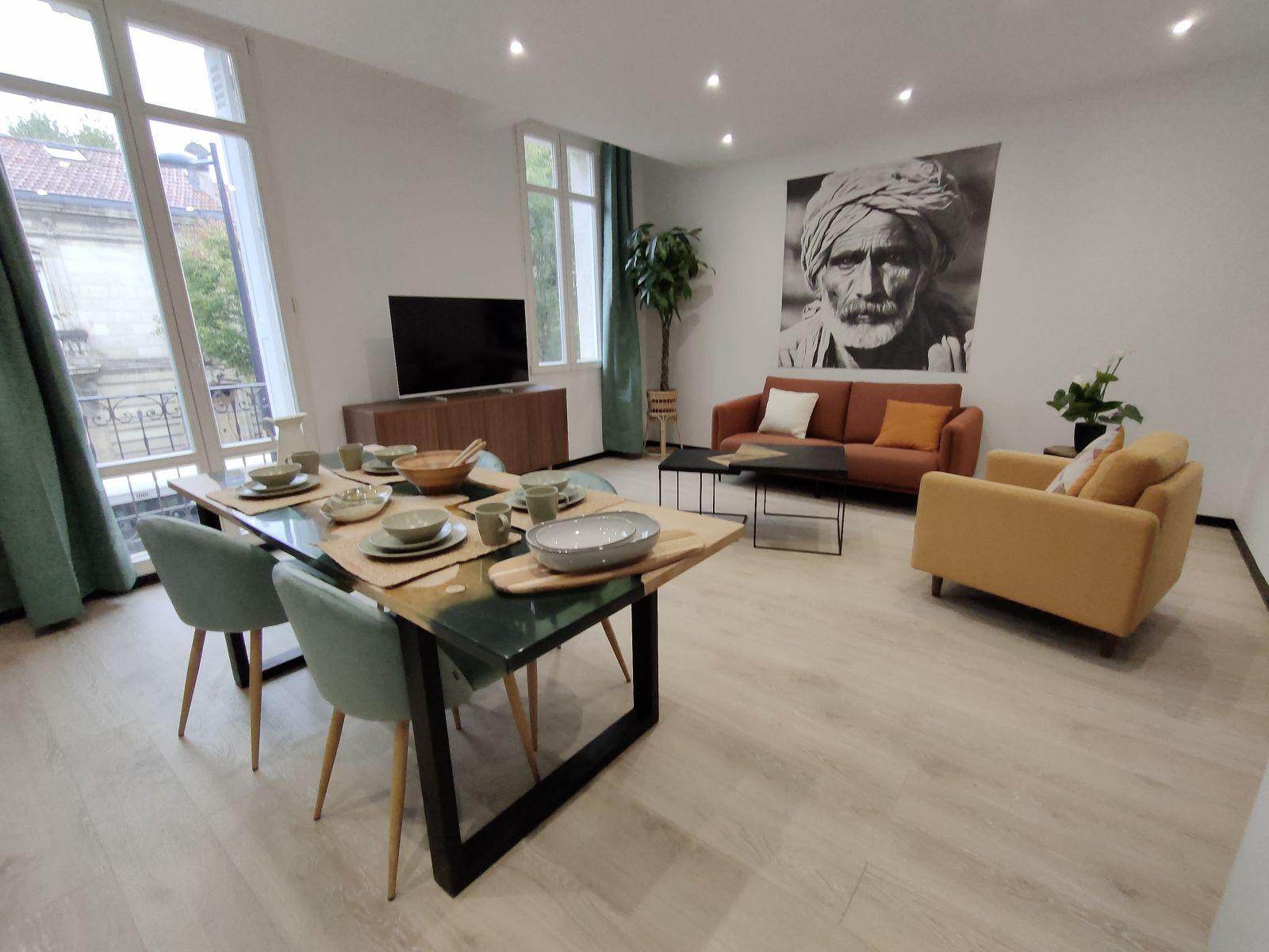 
                                                Location
                                                 Bel appartement Rénové 78 m² Bordeaux République