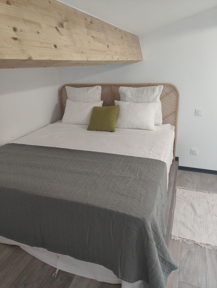 
                                                Location
                                                 Bel appartement Rénové 78 m² Bordeaux République