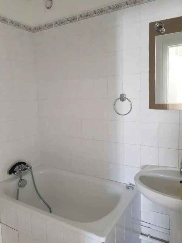 
                                                Location
                                                 Bel appartement rénové, ensoleillé et lumineux