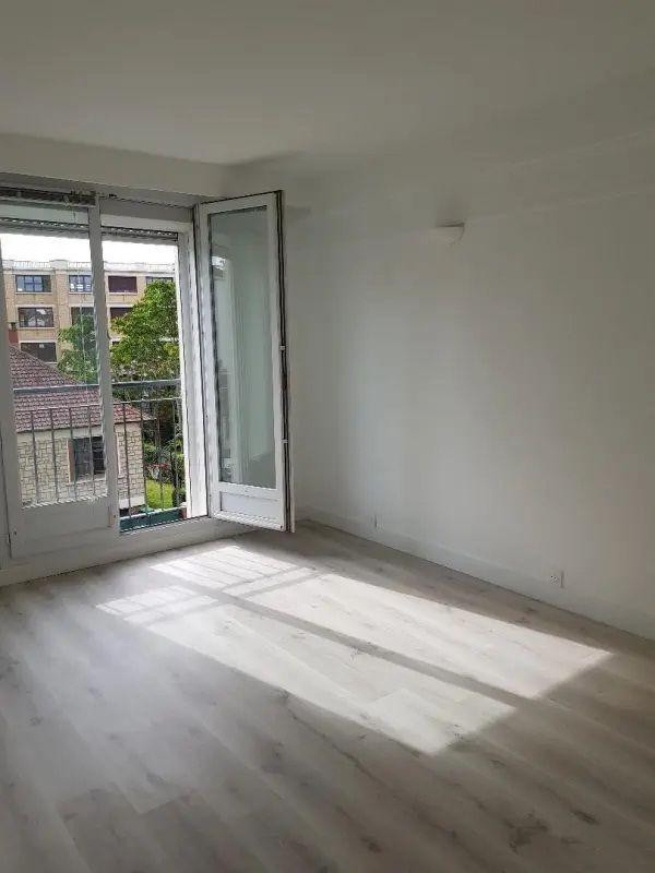 
                                                Location
                                                 Bel appartement rénové, ensoleillé et lumineux