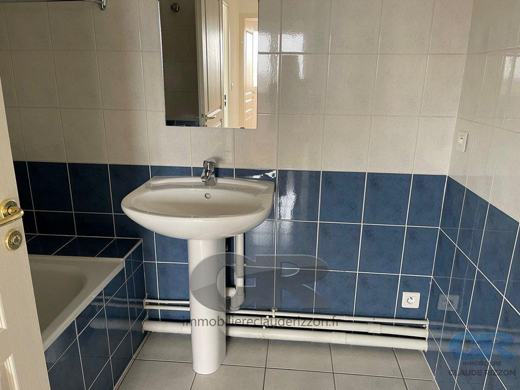 
                                                Location
                                                 Bel appartement T2  avec box en sous-sol