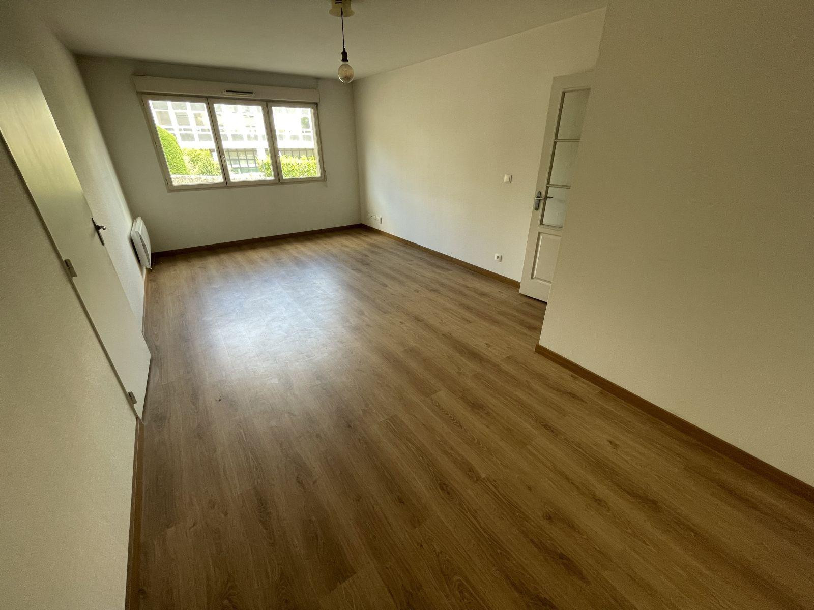 
                                                Location
                                                 Bel appartement T3 dans résidence avec parking.