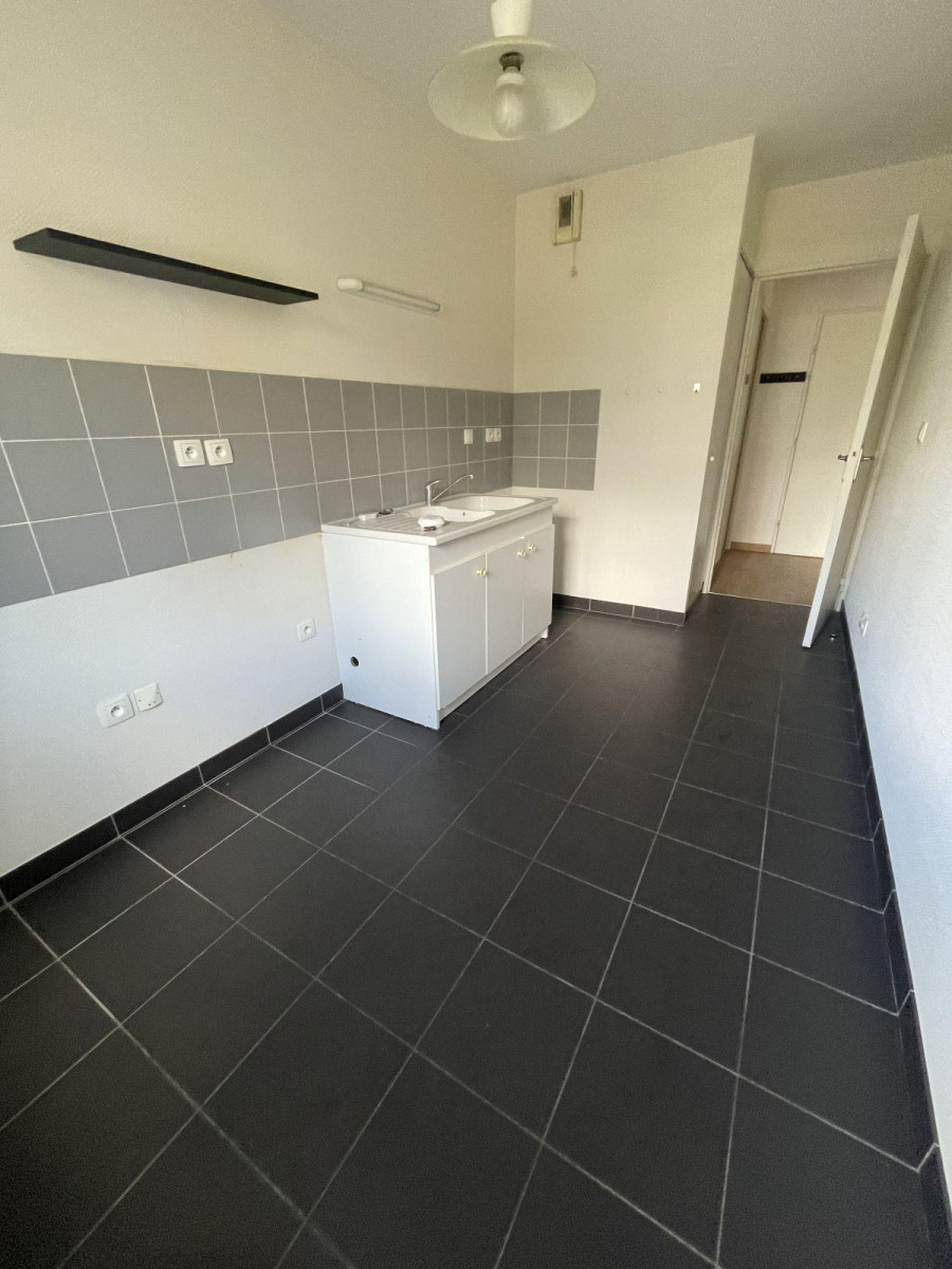 
                                                Location
                                                 Bel appartement T3 dans résidence avec parking.