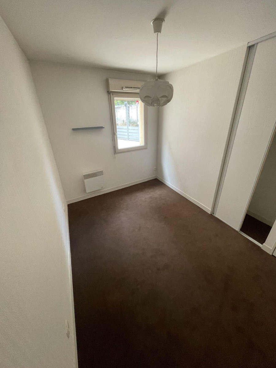 
                                                Location
                                                 Bel appartement T3 dans résidence avec parking.