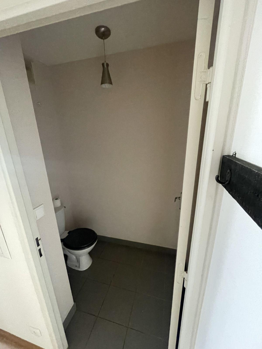 
                                                Location
                                                 Bel appartement T3 dans résidence avec parking.