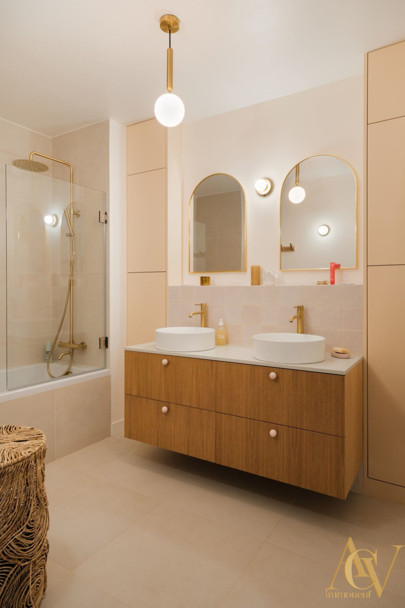 
                                                Vente
                                                 Bel Appartement T3 dernier étage traversant Toulon
