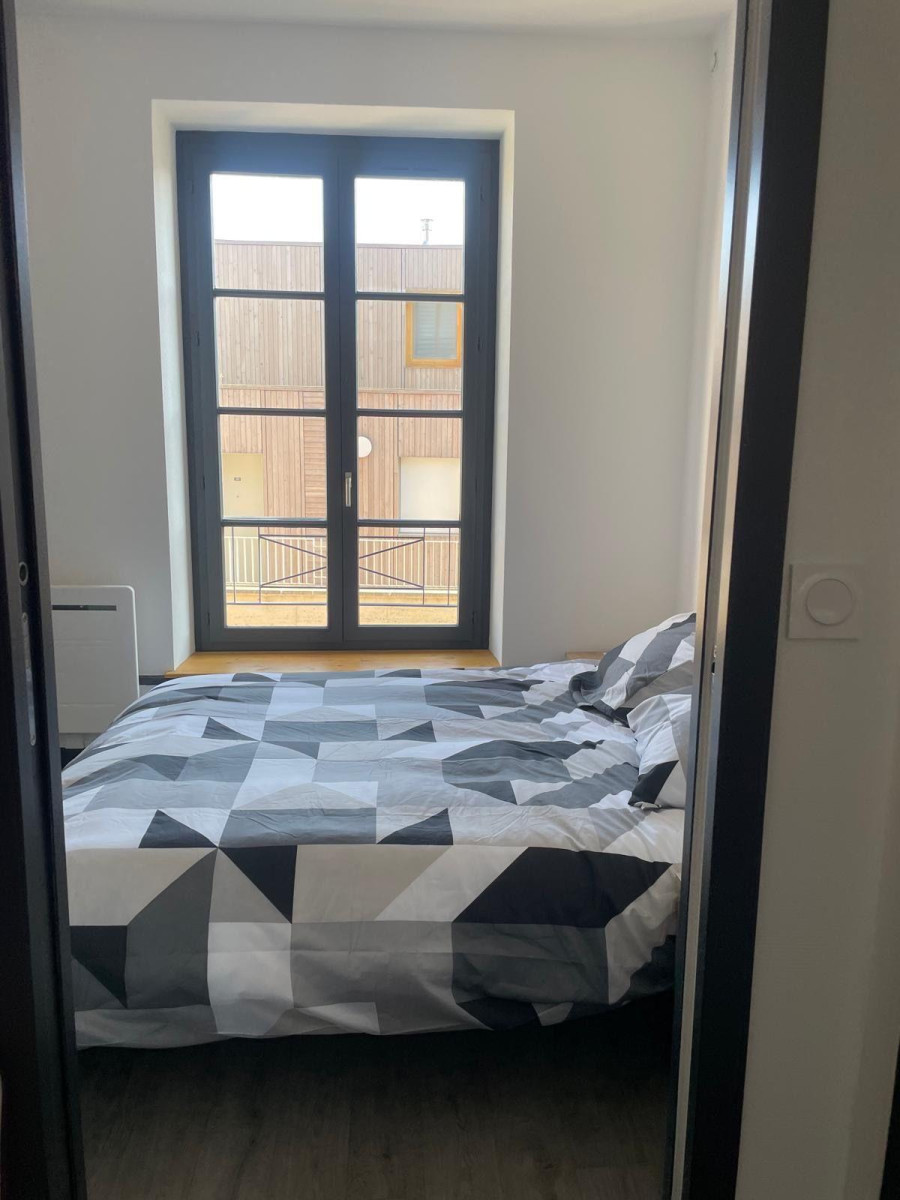 
                                                Colocation
                                                 Bel appartement T3 entierement rénové et meublé