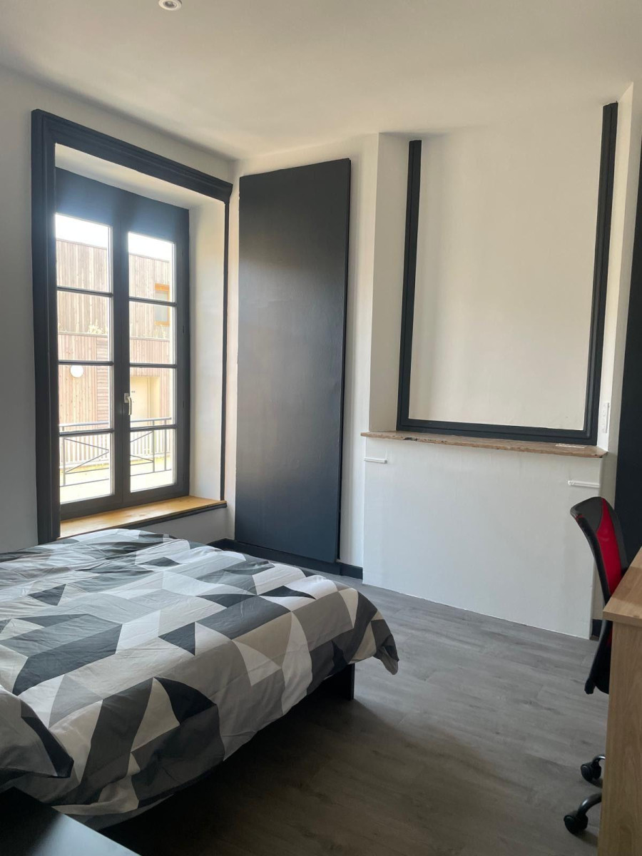 
                                                Colocation
                                                 Bel appartement T3 entierement rénové et meublé