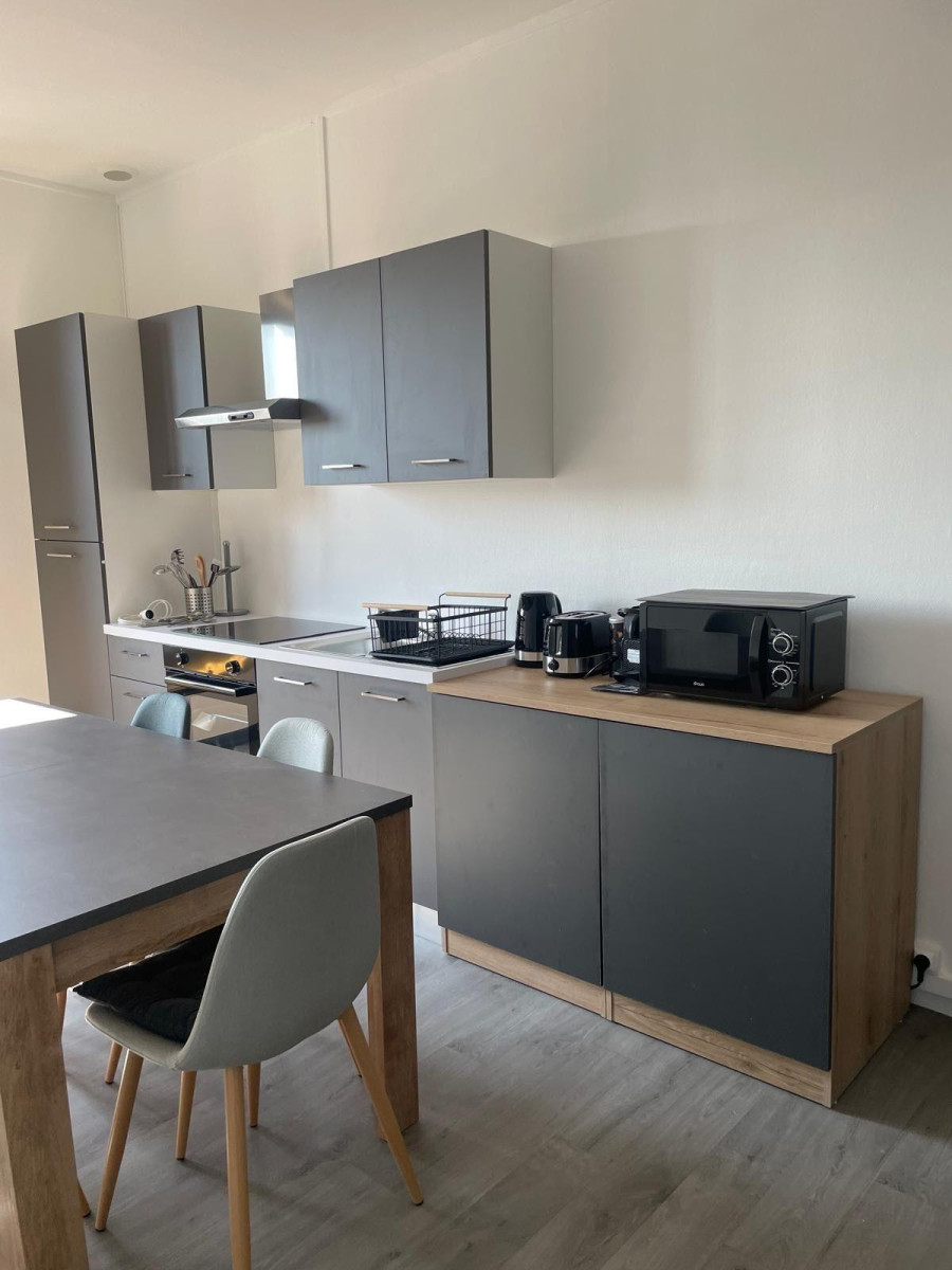 
                                                Colocation
                                                 Bel appartement T3 entierement rénové et meublé