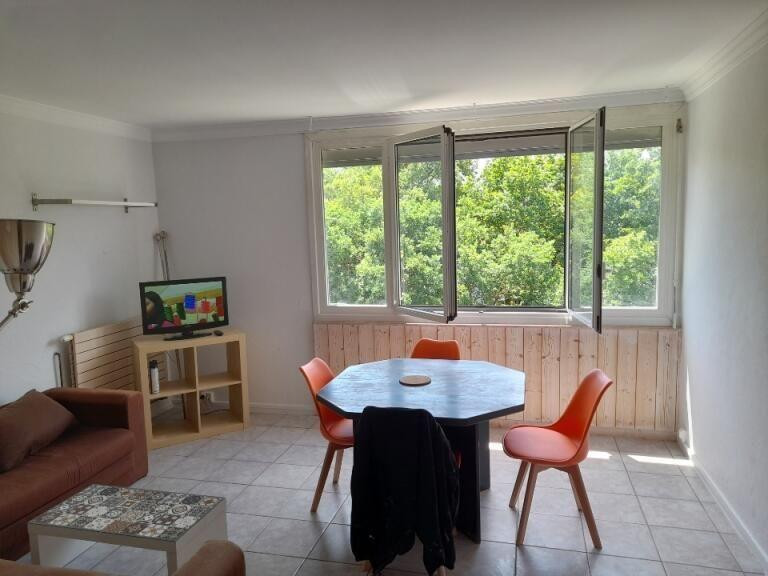 
                                                Location
                                                 Bel appartement t3 meublé 60m²