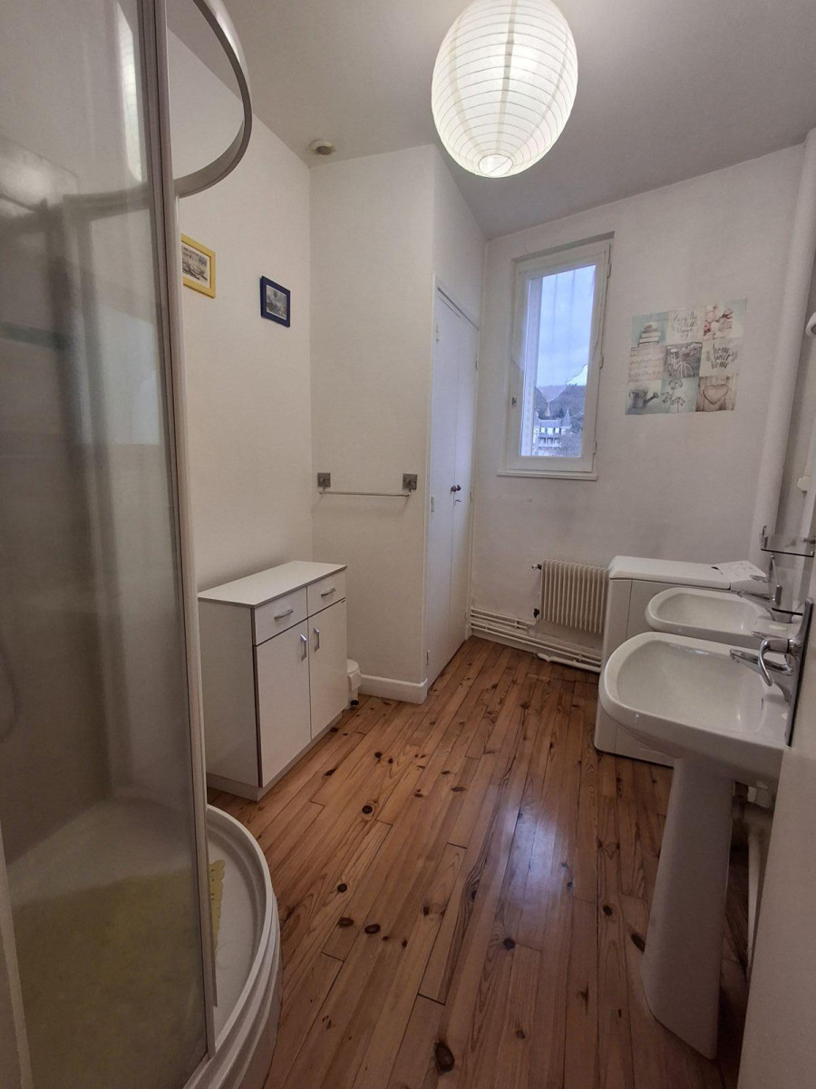 
                                                Location
                                                 Bel appartement T3 - vue panoramique
