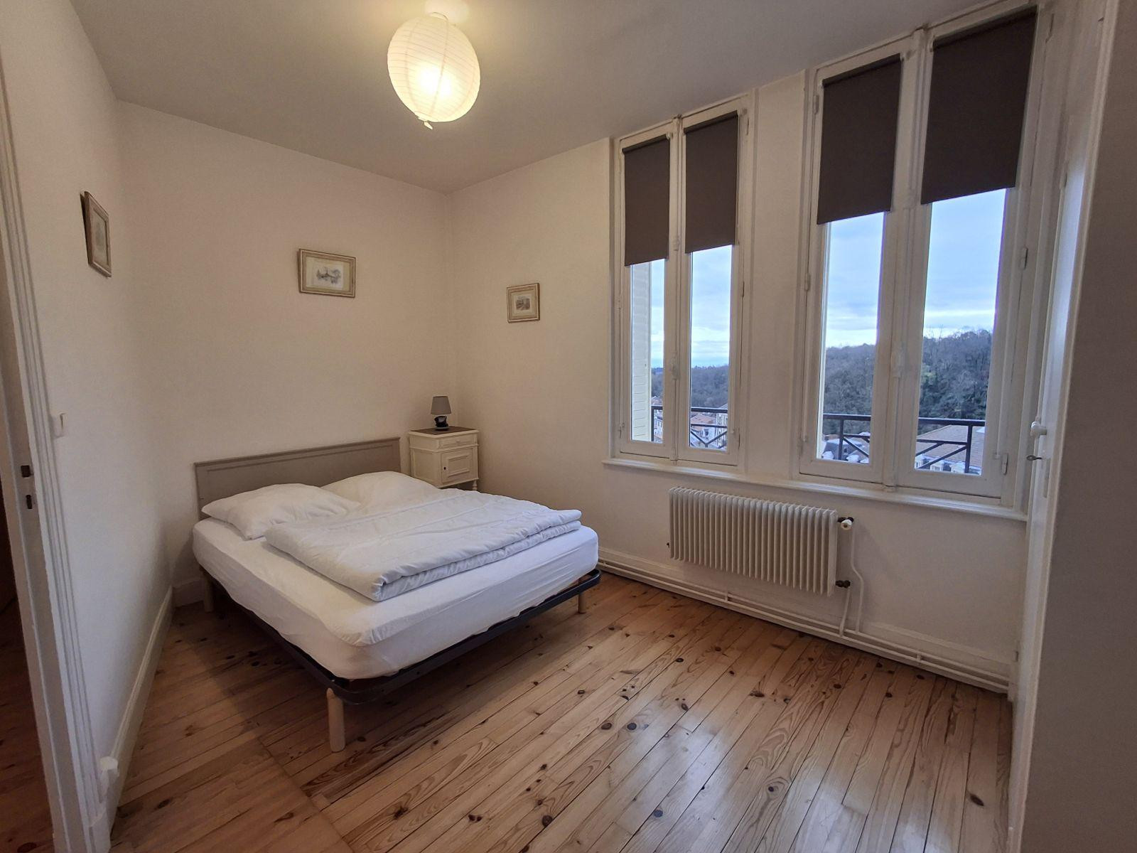 
                                                Location
                                                 Bel appartement T3 - vue panoramique