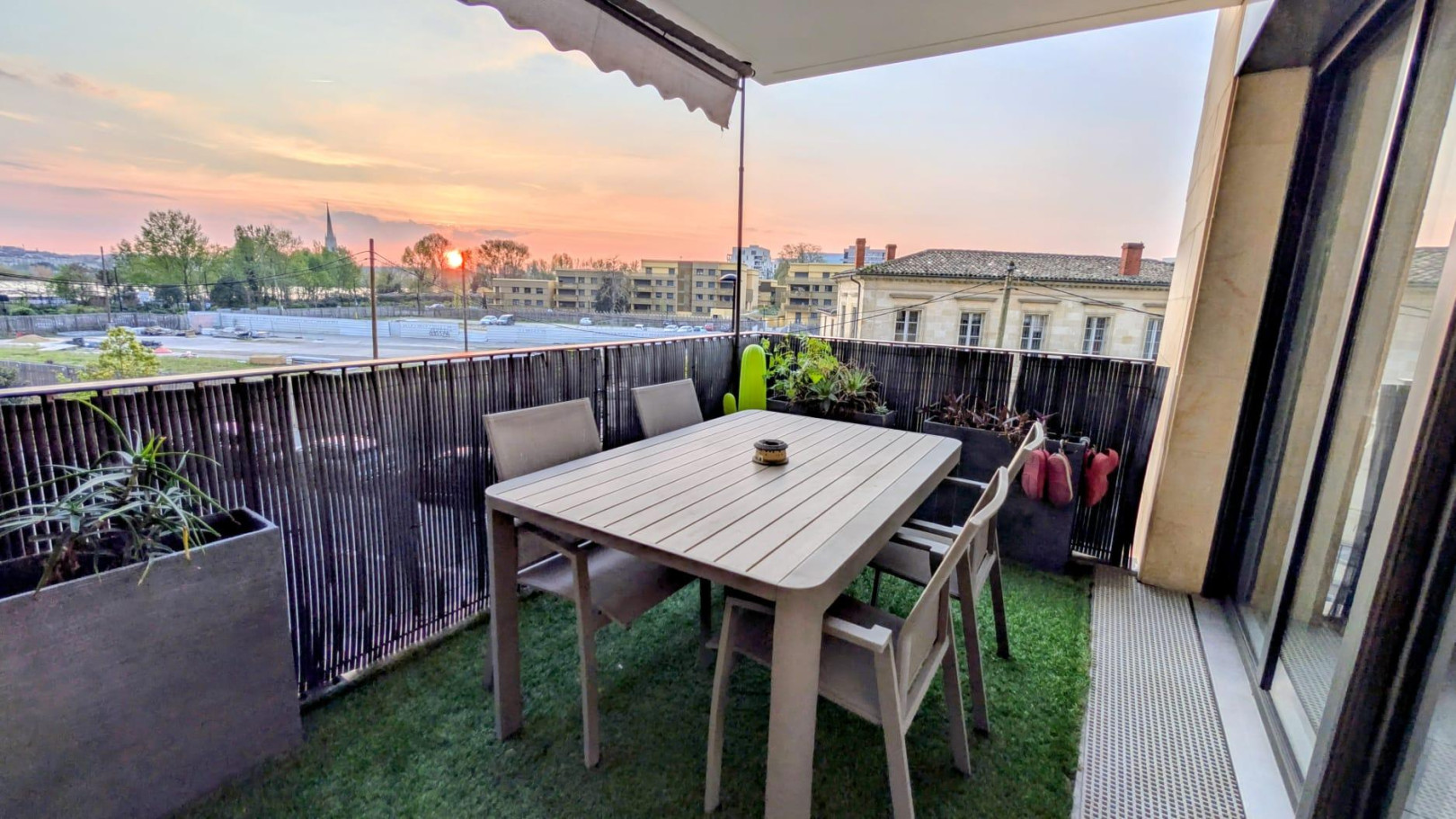 
                                                Vente
                                                 Bel appartement T4 récent Bordeaux Bastide