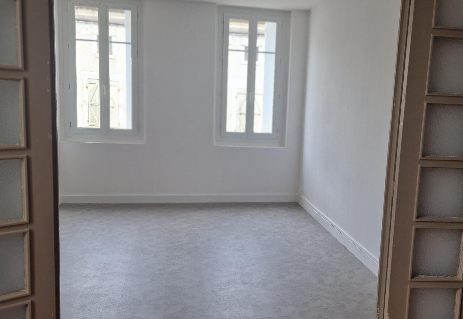 
                                                Location
                                                 BEL APPARTEMENT T5 REFAIT A NEUF