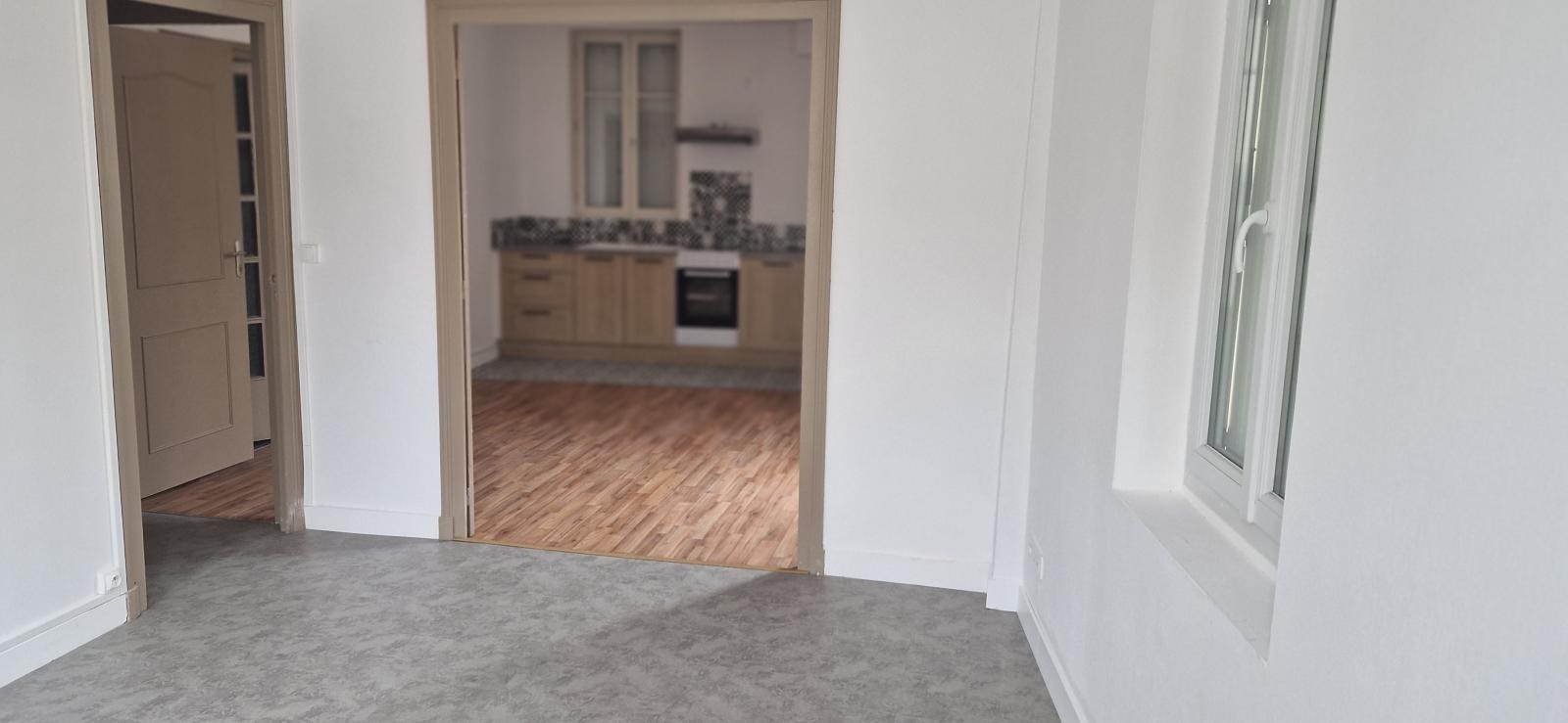 
                                                Location
                                                 BEL APPARTEMENT T5 REFAIT A NEUF