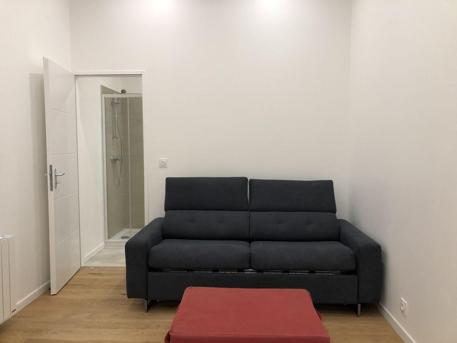 
                                                Location
                                                 Bel appartement traversant de 29 m²