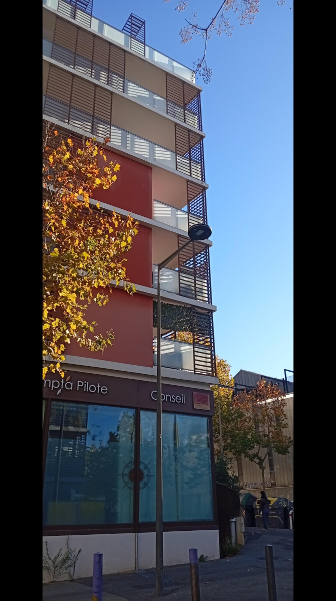 
                                                Vente
                                                 Bel appartement traversant, deux exterieurs