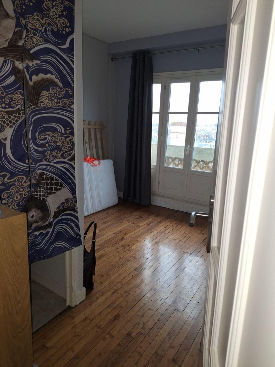 
                                                Location
                                                 Bel appartement très clair