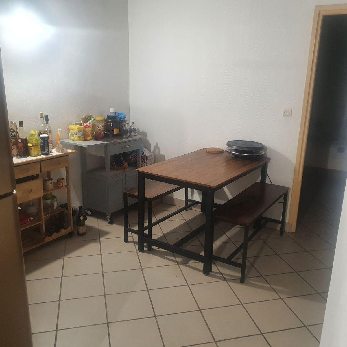 
                                                Location
                                                 Bel appartement type Canut