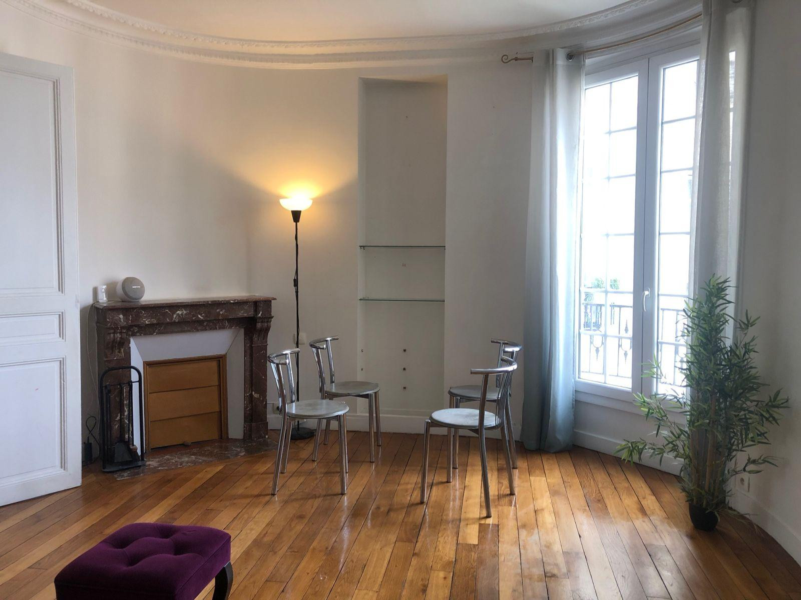 
                                                Location
                                                 Bel appartement type Haussmannien