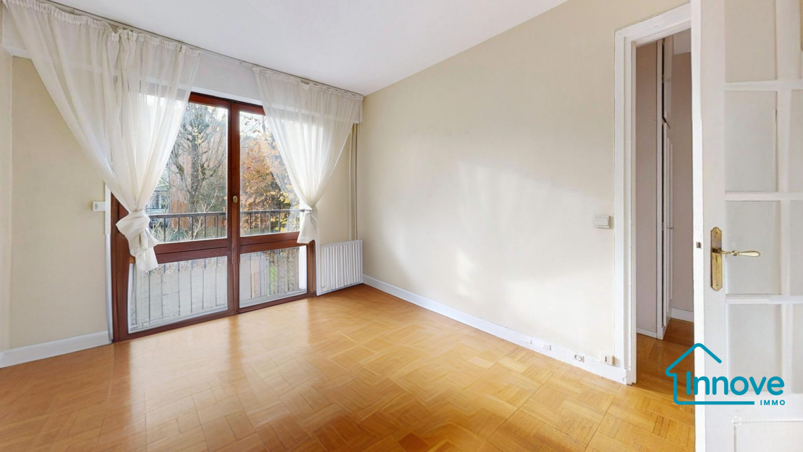 
                                                Vente
                                                 Bel espace de vie dans résidence recherchée sur Ville D'Avray