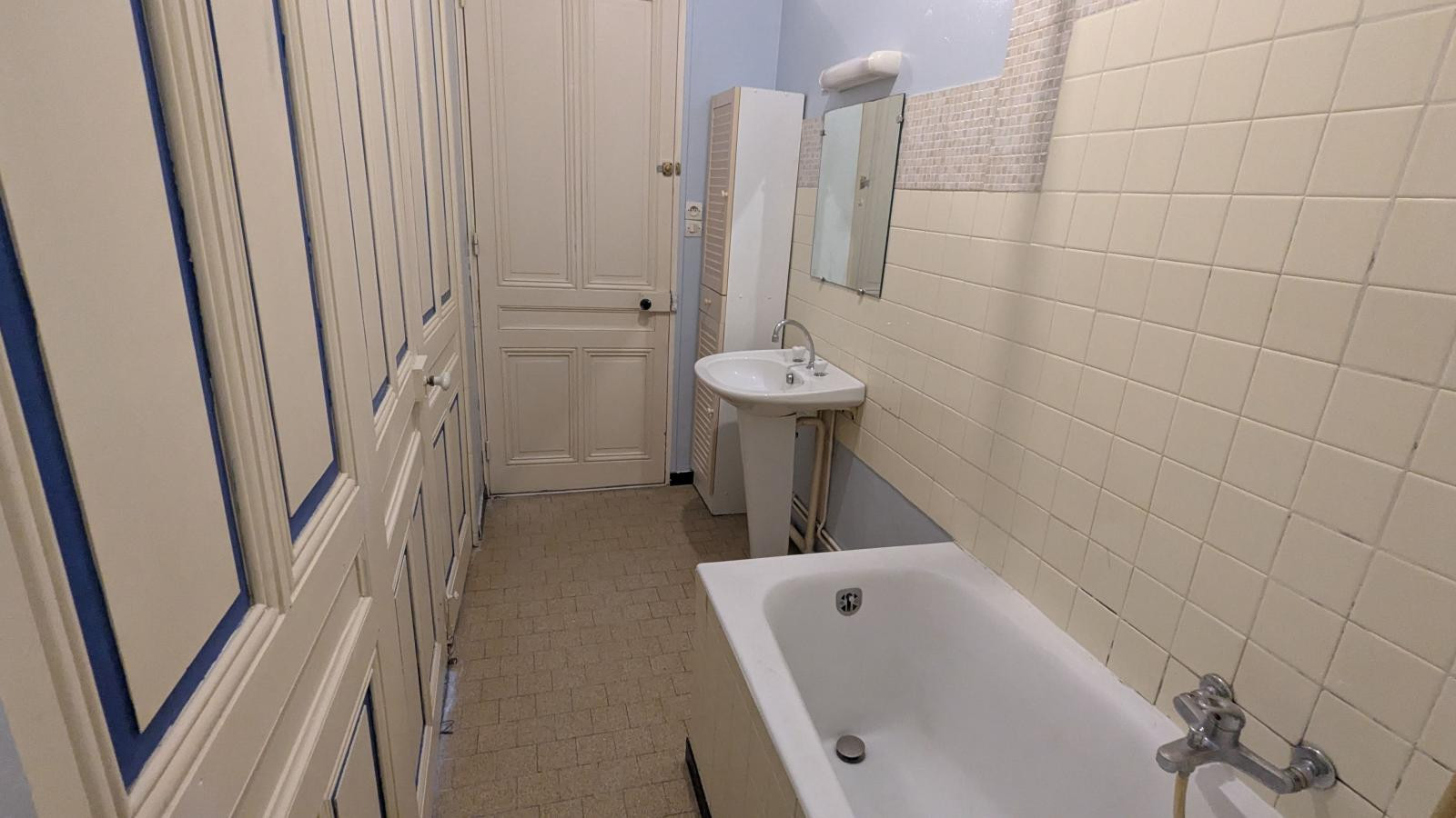 
                                                Location
                                                 Bel F2+alcove, fraichement repeint, Lyon 3 Tram T3
