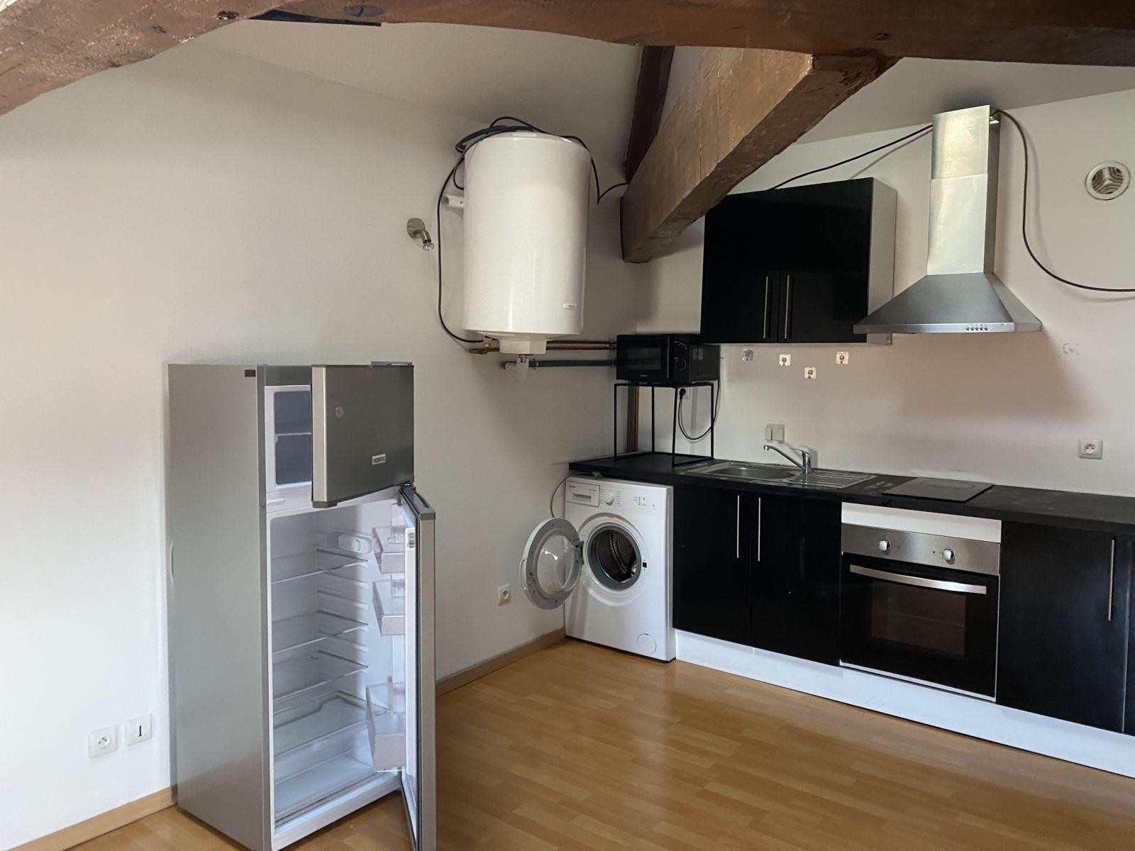 
                                                Location
                                                 Belle appartement dernier étage parking privé