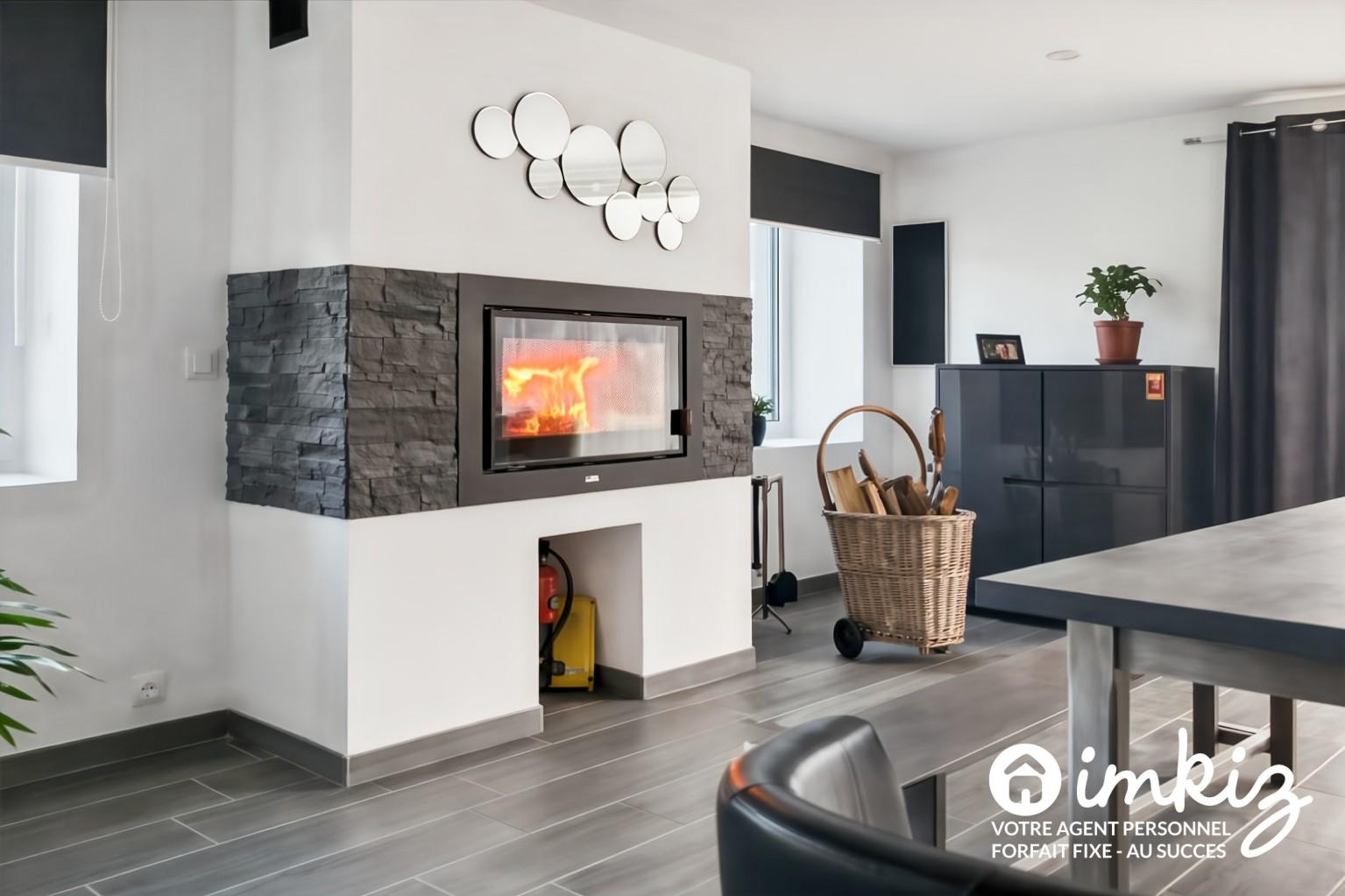 
                                                Vente
                                                 Belle bâtisse entièrement rénovée