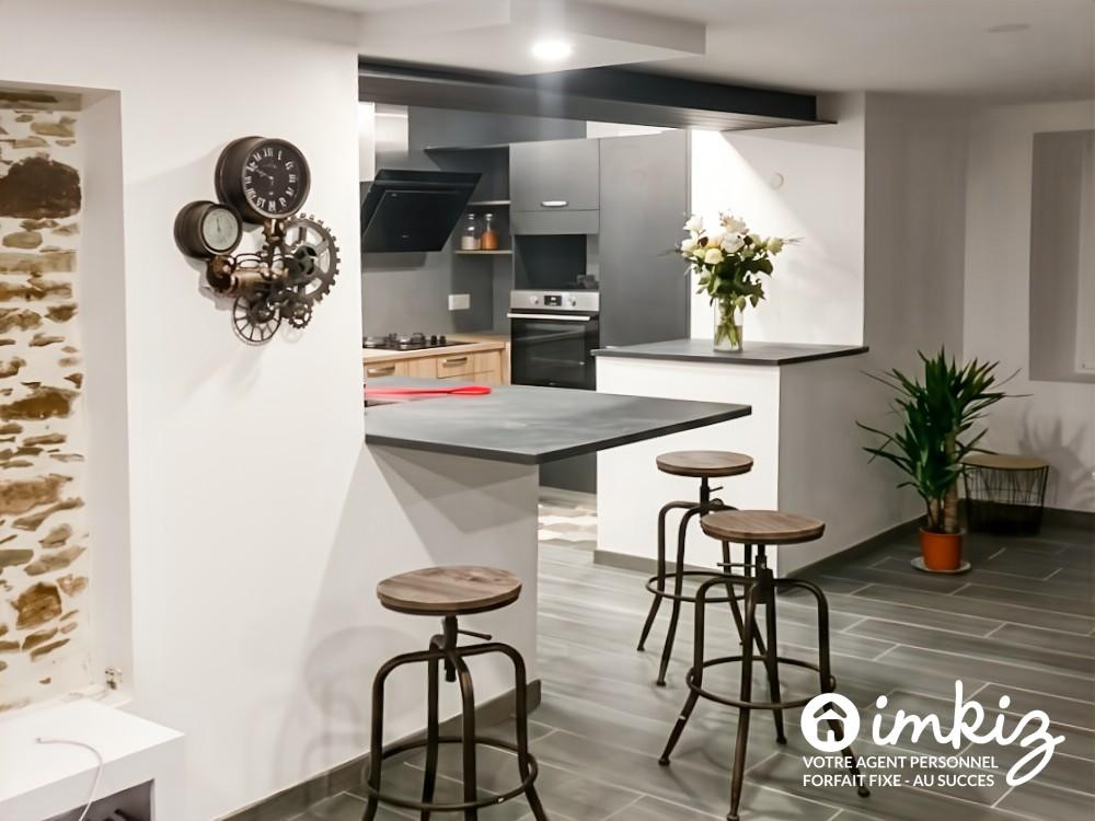 
                                                Vente
                                                 Belle bâtisse entièrement rénovée