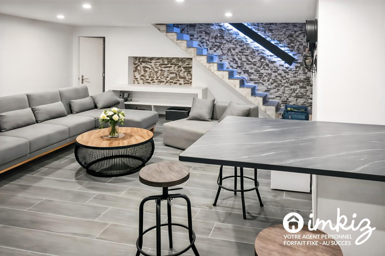 
                                                Vente
                                                 Belle bâtisse entièrement rénovée