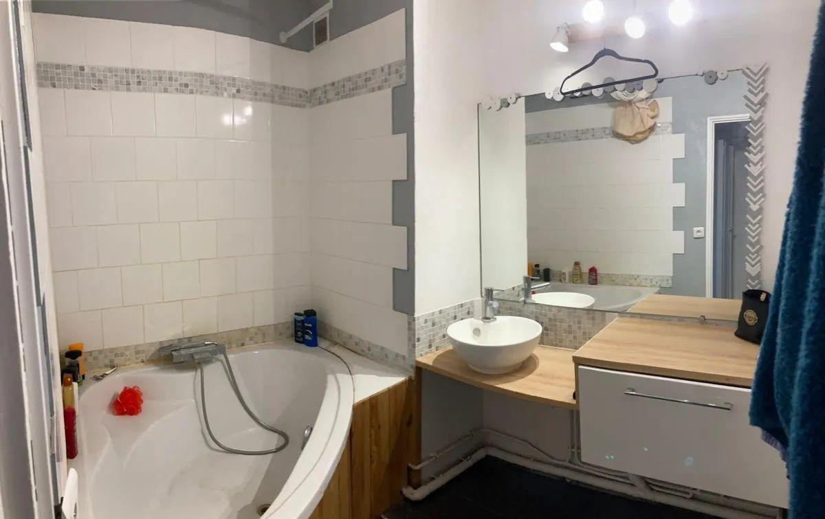 
                                                Colocation
                                                 Belle chambre 10m² dans coloc meublée 85m²