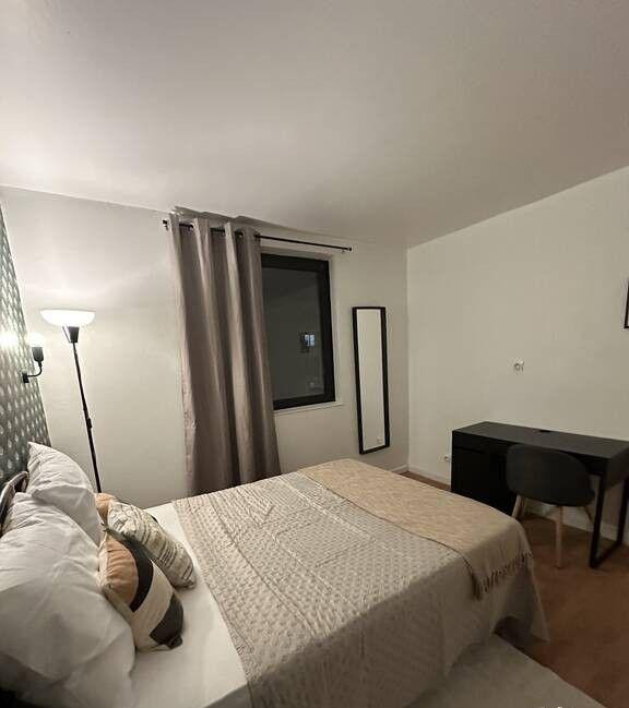 
                                                Colocation
                                                 Belle chambre 12m² dans une coloc meublée rénovée