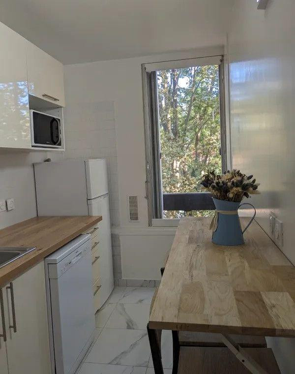 
                                                Colocation
                                                 Belle chambre 12m² dispo dans coloc 69m²