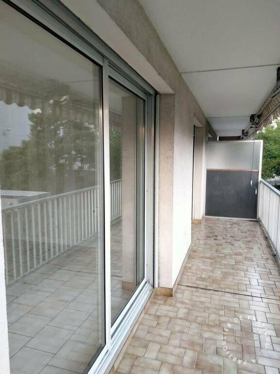 
                                                Colocation
                                                 Belle chambre  14m²  dans belle coloc 67m² Lyon 8E