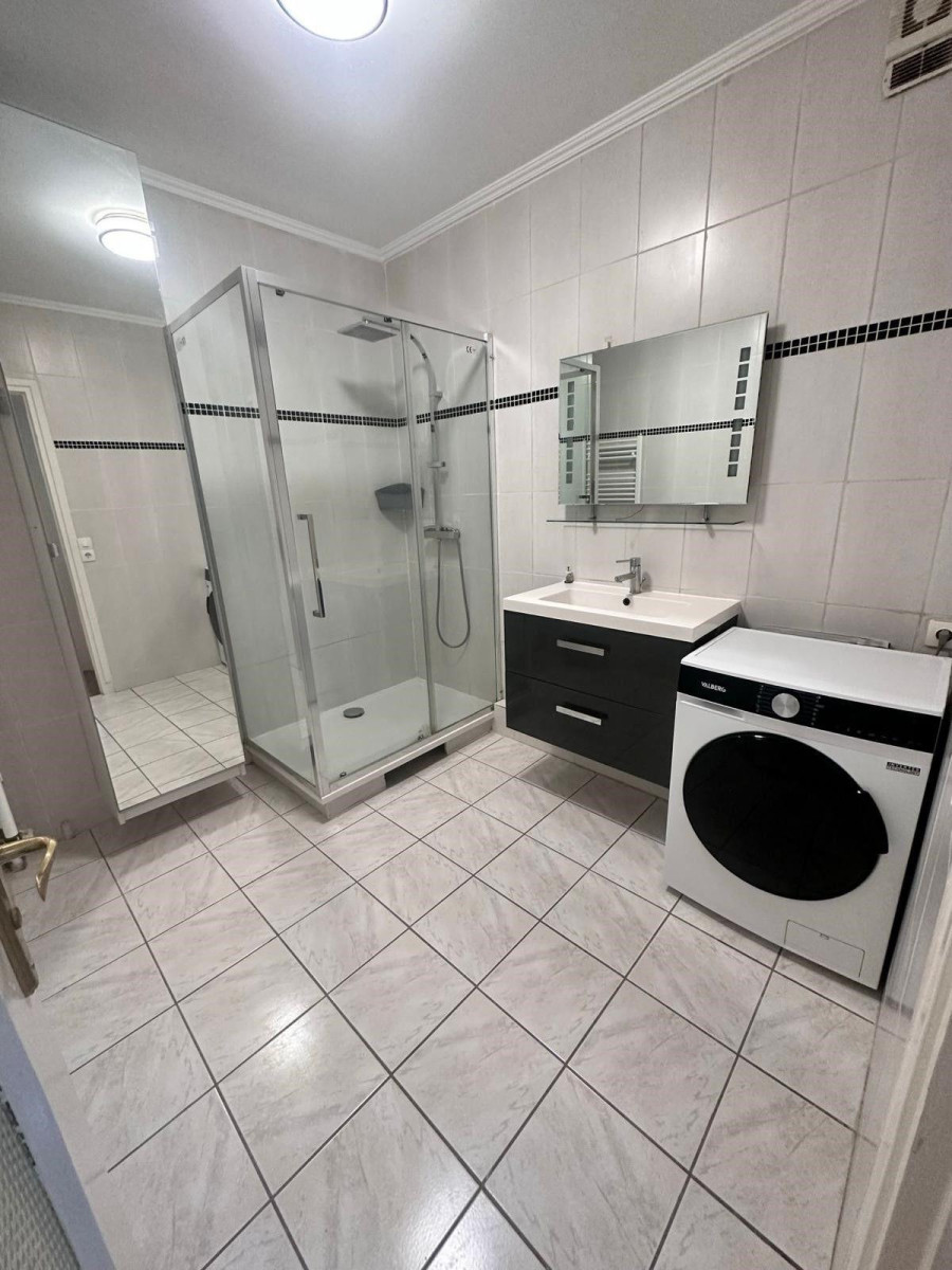 
                                                Colocation
                                                 Belle chambre avec balcon dans une coloc 86m²