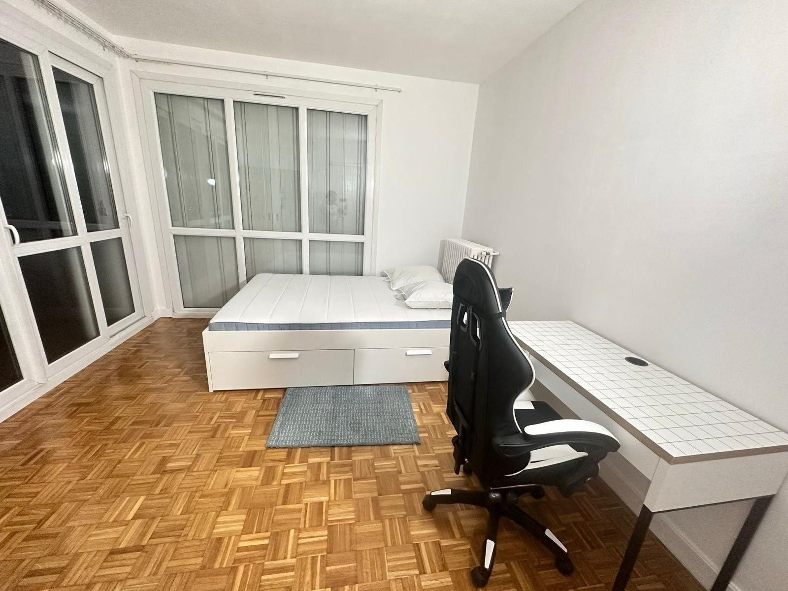 
                                                Colocation
                                                 Belle chambre avec balcon dans une coloc 86m²