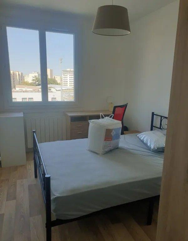 
                                                Colocation
                                                 Belle chambre dans belle coloc 74m²