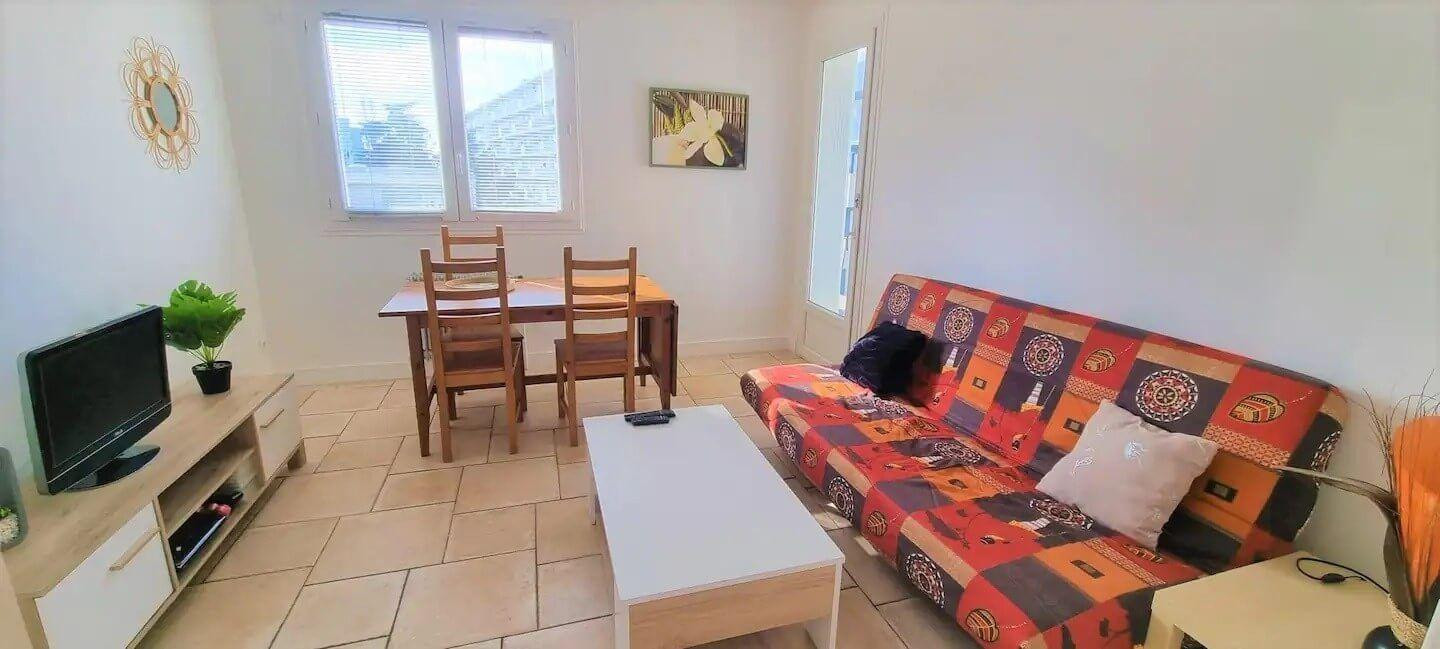 
                                                Colocation
                                                 Belle chambre dans coloc 70m² avec loggia