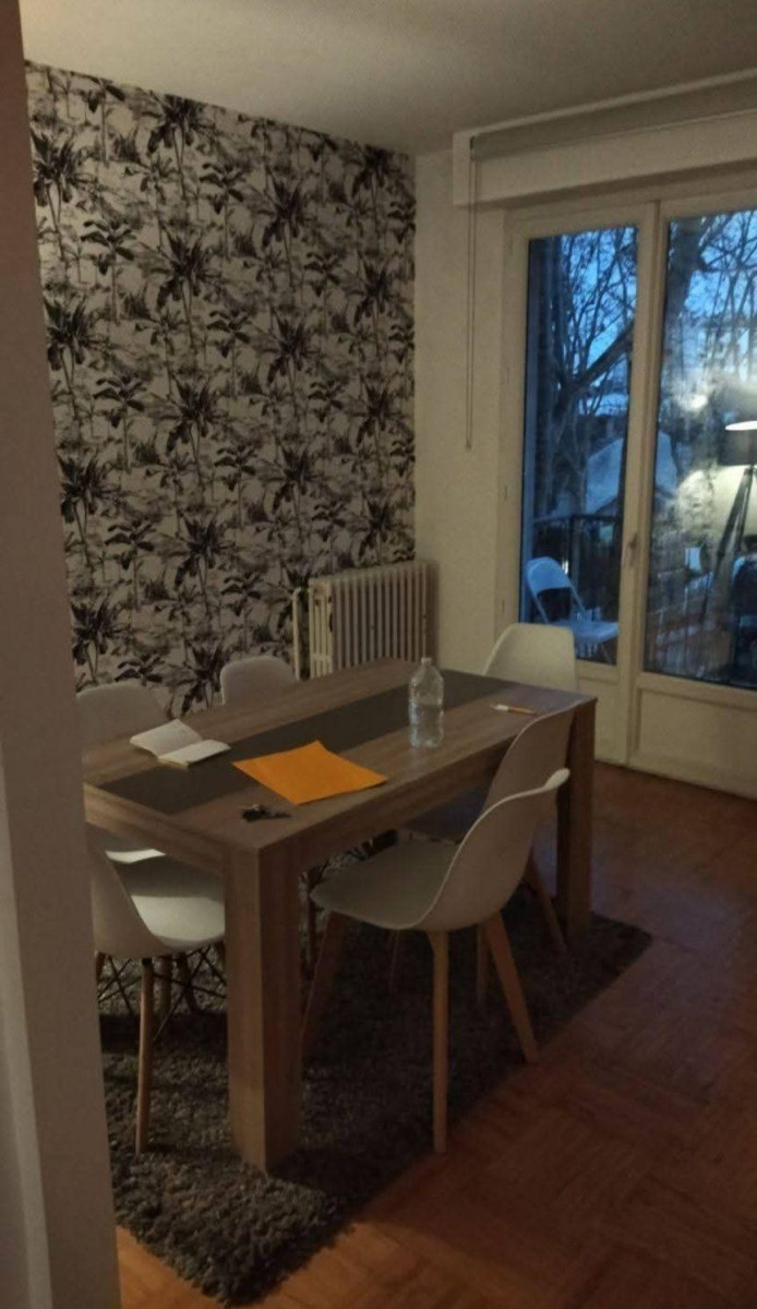 
                                                Colocation
                                                 Belle chambre dans coloc meublée 73m² avec balcon