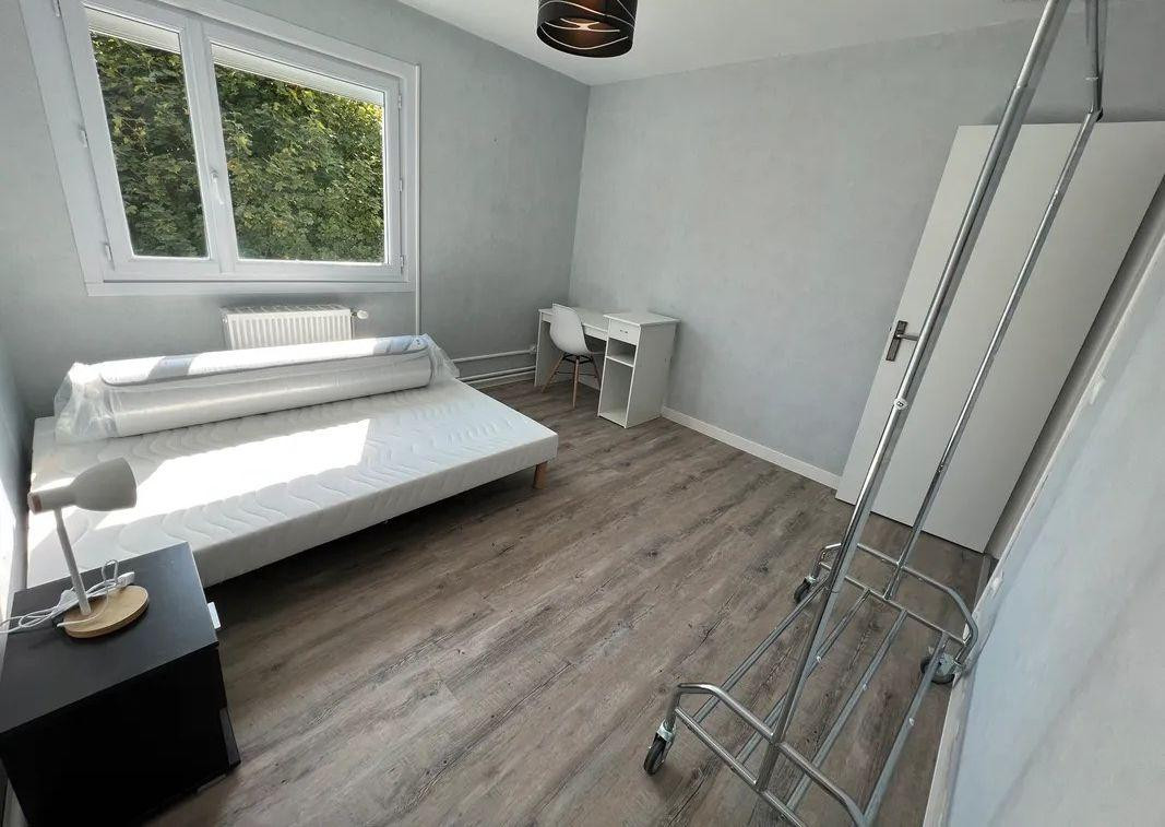 
                                                Colocation
                                                 Belle chambre dans coloc rénovée 115m²