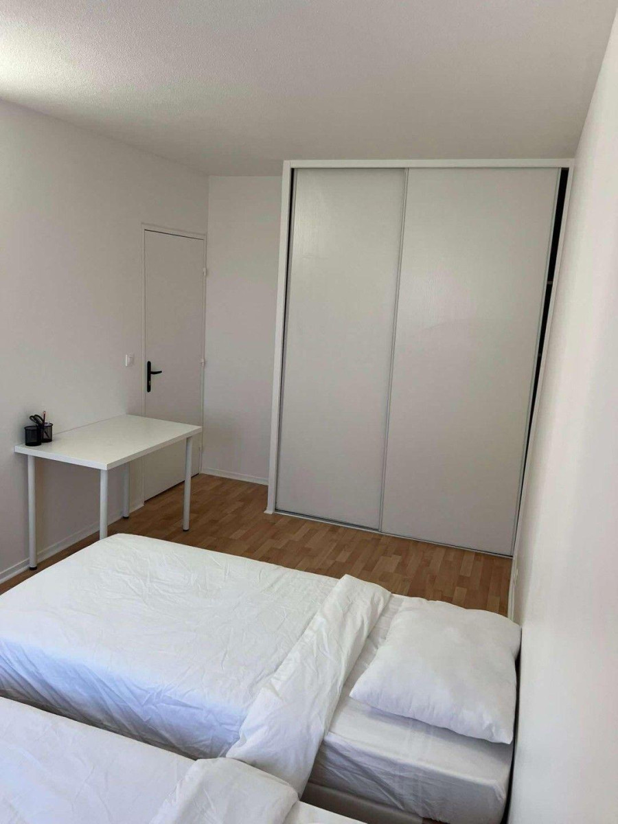 
                                                Colocation
                                                 Belle chambre dans grande coloc meublée 90m²