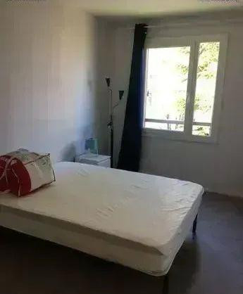 
                                                Colocation
                                                 Belle chambre dans une coloc 97m² meublée équipée