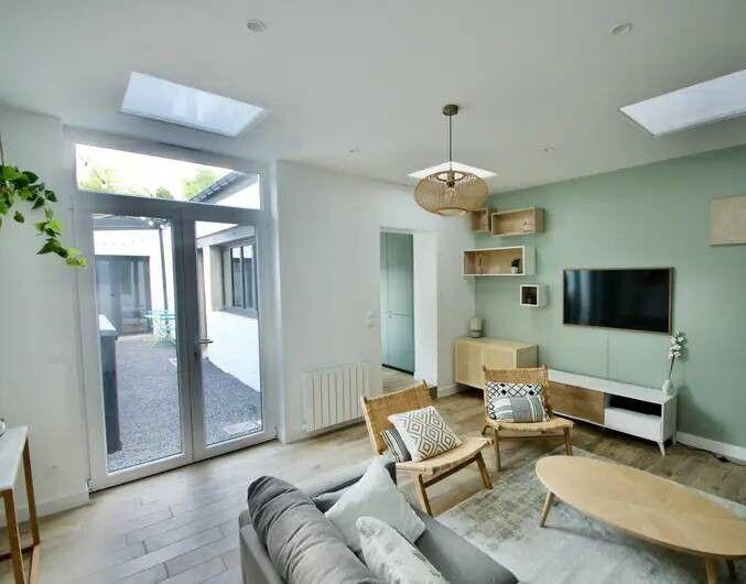 
                                                Colocation
                                                 Belle chambre dans une colocation 156m²